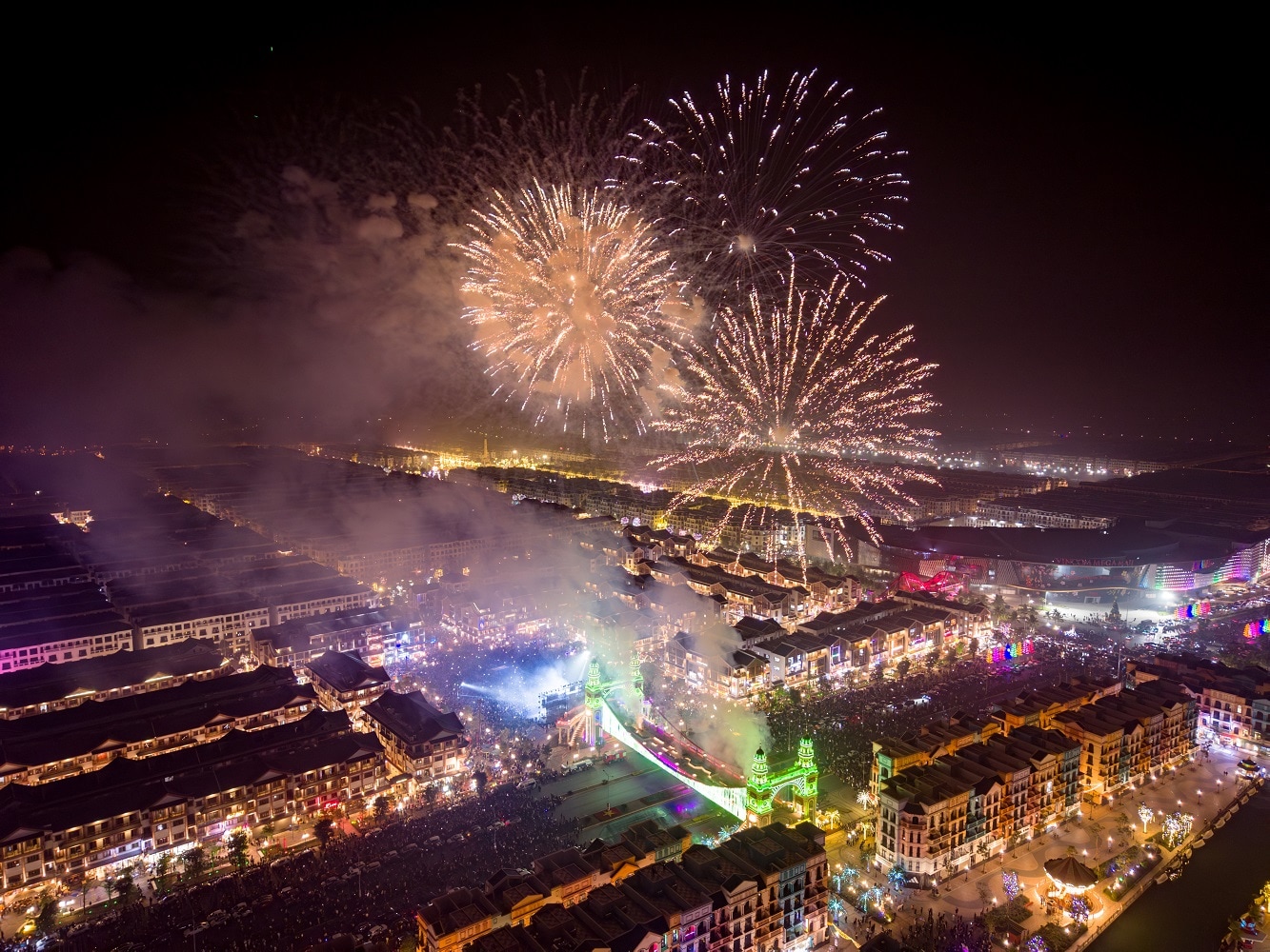 All across Hanoi, the joyful atmosphere of welcoming the New Year is filled with major events and celebrations